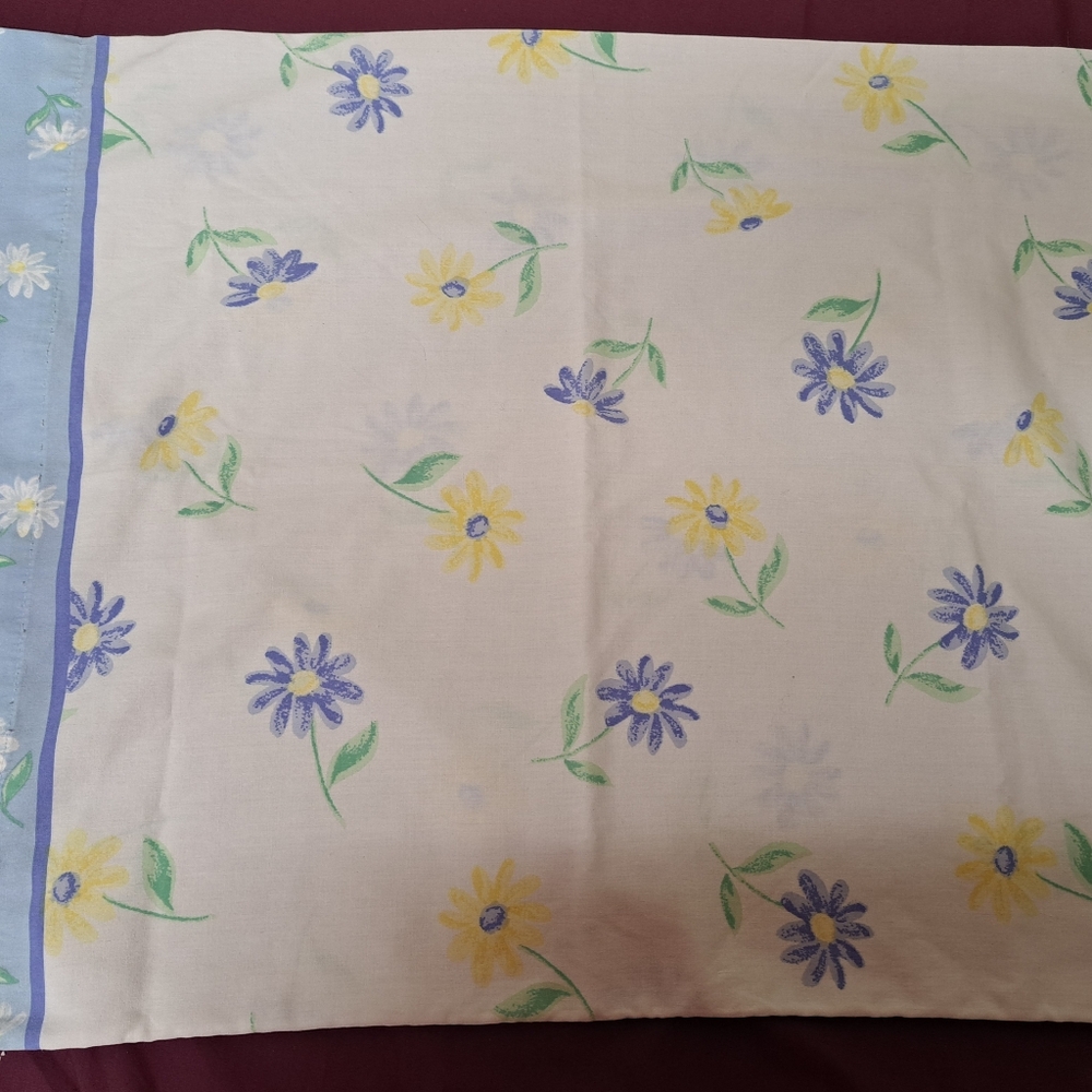 Vintage Pretty Floral Standard size Pillowcase.